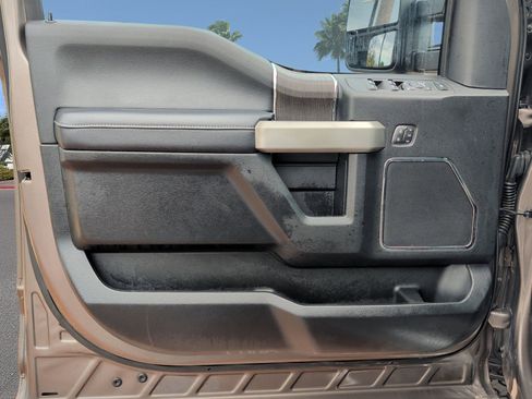 Used 2020 Ford F250 Lariat w/ Lariat Value Package AWD/4WD image 6