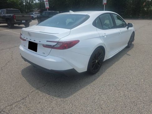 Used 2025 Toyota Camry SE w/ Convenience Package FWD image 5