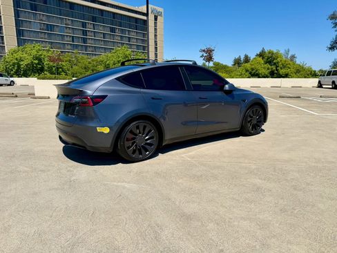 Used 2022 Tesla Model Y Performance AWD/4WD image 9