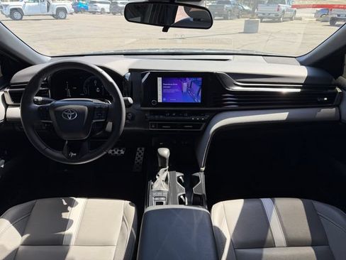 Used 2025 Toyota Camry SE AWD/4WD image 17