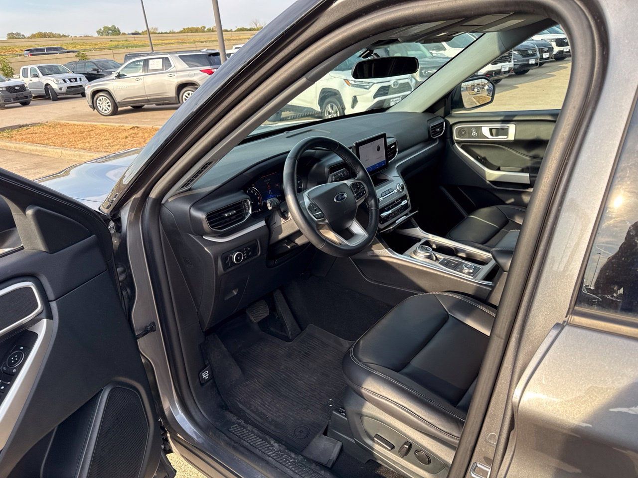 Used 2023 Ford Explorer XLT w/ Equipment Group 202A AWD/4WD image 21