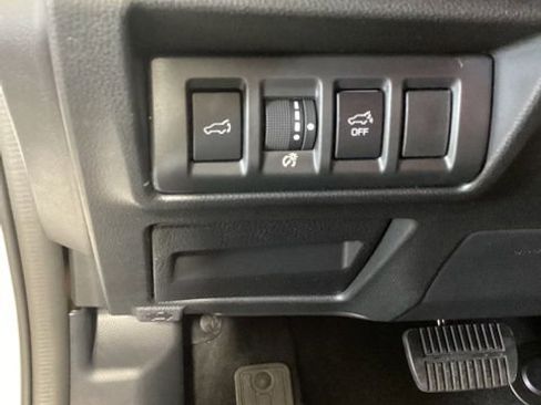 Used 2025 Subaru Outback Premium w/ Popular Package #1A image 17