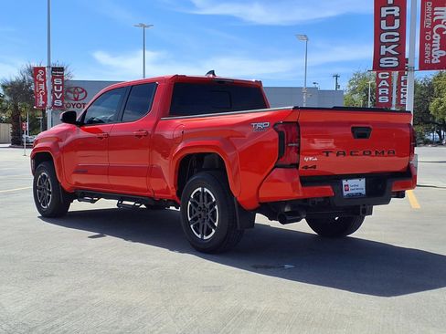 Used 2024 Toyota Tacoma TRD Sport w/ TRD Sport Upgrade Package image 7