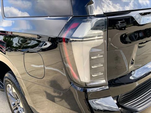 Certified 2026 Chevrolet Suburban LT w/ Comfort Package RWD image 27