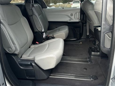 Certified 2025 Toyota Sienna XLE image 14