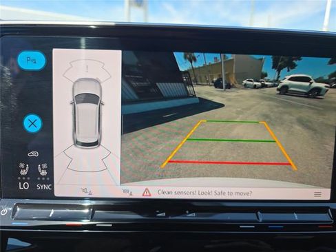 Used 2025 Volkswagen Atlas Cross Sport SE w/ Panoramic Sunroof Package image 18