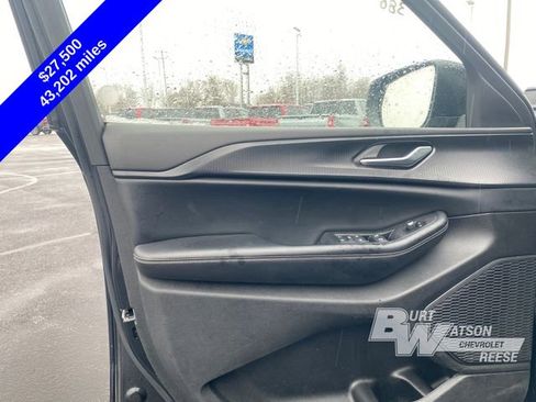 Used 2023 Jeep Grand Cherokee Laredo image 12