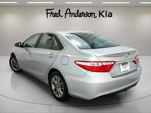 Used 2016 Toyota Camry SE image 4