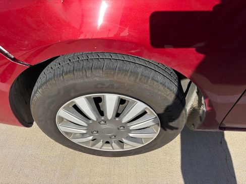 Used 2019 Nissan Versa SV FWD image 6