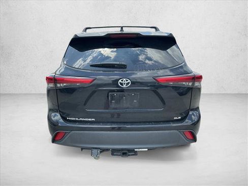 Used 2020 Toyota Highlander XLE FWD image 8