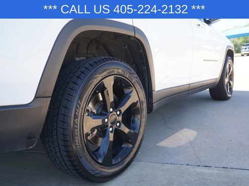 Used 2023 Jeep Grand Cherokee L Laredo image 8