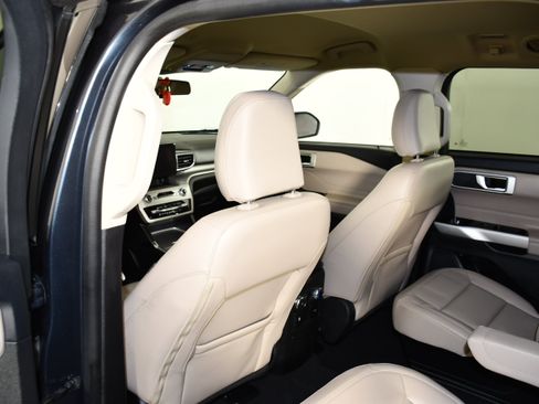 Used 2022 Ford Explorer XLT w/ Equipment Group 202A image 49