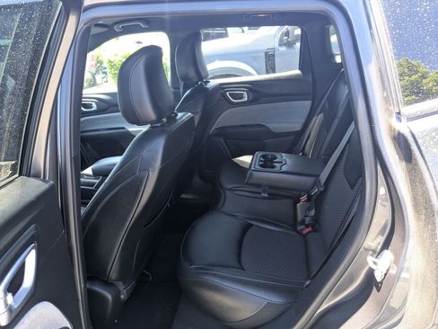 Used 2024 Jeep Compass Latitude AWD/4WD image 30