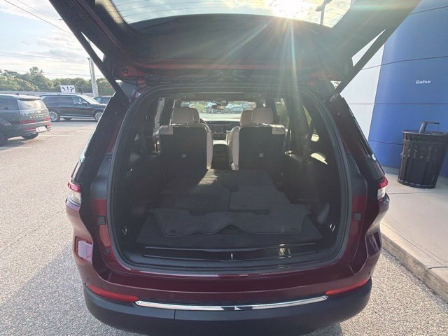 Used 2023 Jeep Grand Cherokee L Limited AWD/4WD image 8