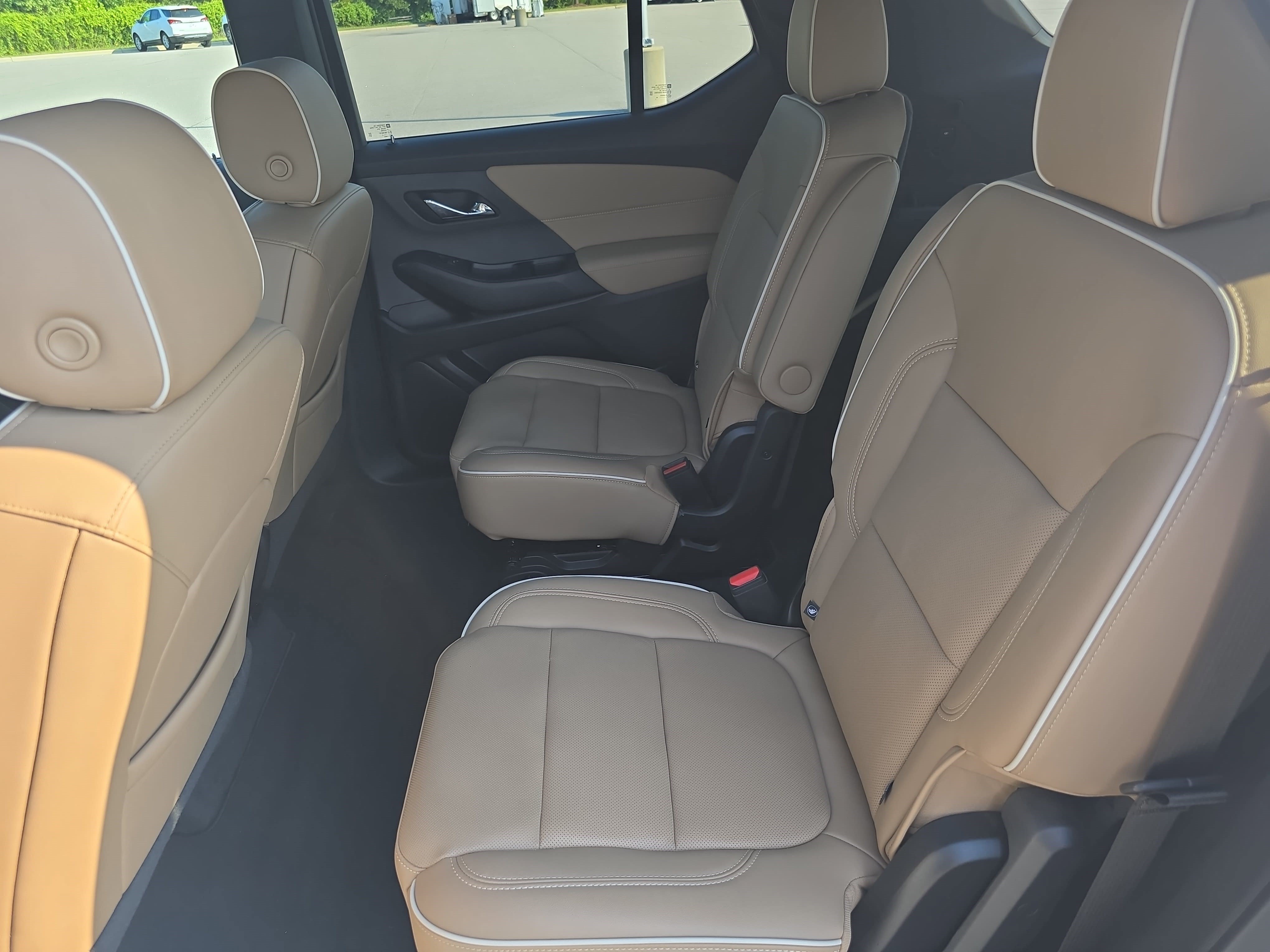 Used 2022 Chevrolet Traverse Premier AWD/4WD image 16