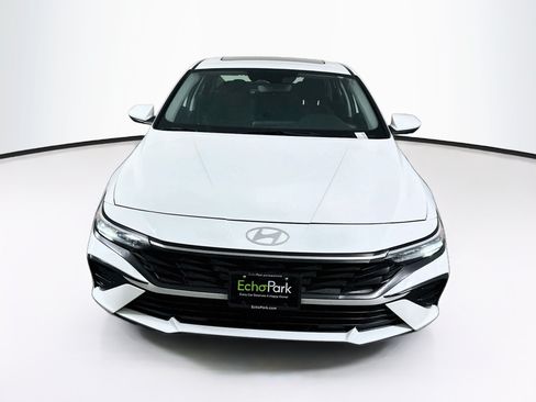 Used 2025 Hyundai Elantra SEL FWD image 2