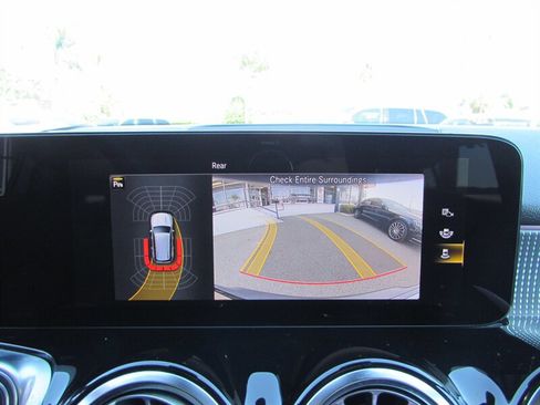 Used 2022 Mercedes-Benz EQB 300 4MATIC image 15