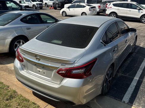Used 2017 Nissan Altima 2.5 SR image 3