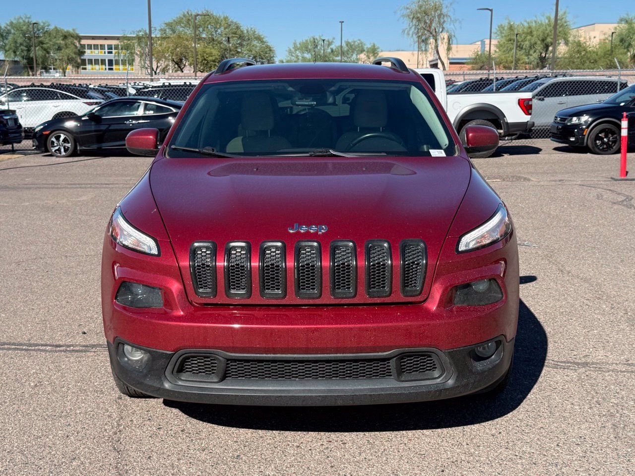 Used 2017 Jeep Cherokee Latitude FWD image 2