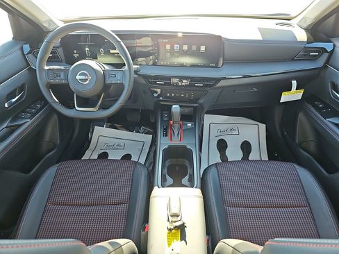 New 2026 Nissan Kicks SR w/ SR Premium Package FWD image 12