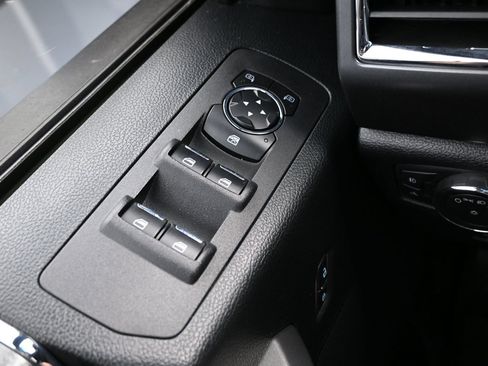 Used 2016 Ford F150 XLT w/ Equipment Group 302A Luxury AWD/4WD image 25