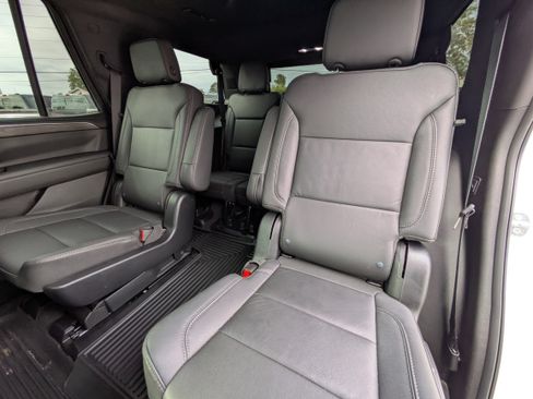 Used 2024 Chevrolet Tahoe Z71 w/ Luxury Package AWD/4WD image 16