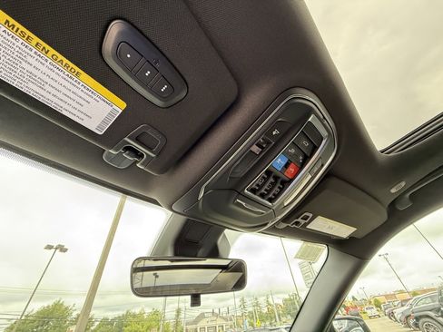 New 2025 Jeep Grand Cherokee Limited w/ Black Appearance Package image 21