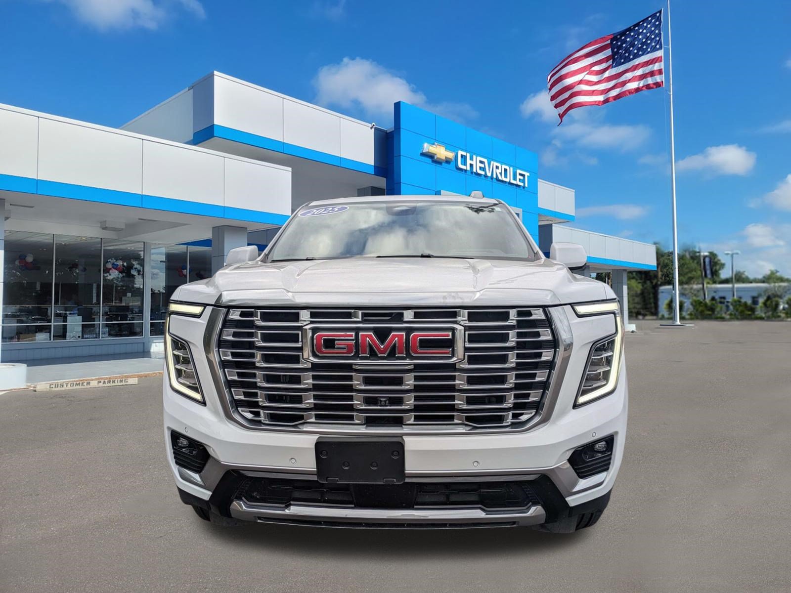 Used 2025 GMC Yukon XL Denali AWD/4WD image 8