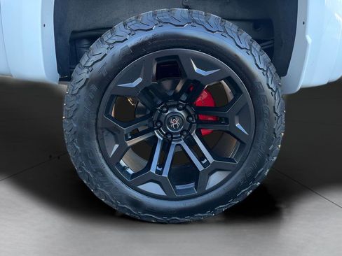 Used 2024 GMC Sierra 1500 AT4 w/ Technology Package image 8