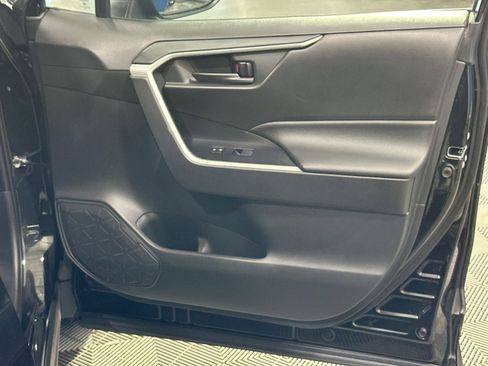 Used 2020 Toyota RAV4 LE image 37