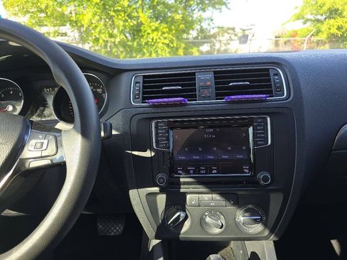 Used 2016 Volkswagen Jetta SE FWD image 19