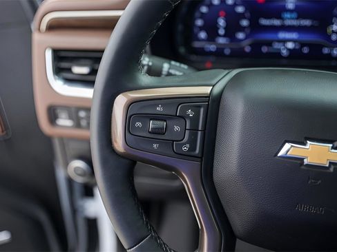 Used 2023 Chevrolet Suburban High Country image 15