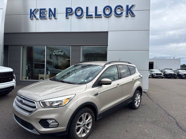 Used 2018 Ford Escape SE w/ Ford Safe & Smart Package AWD/4WD image 2