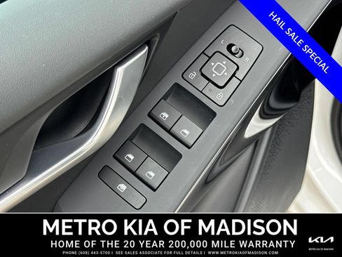 Used 2025 Kia Niro EX FWD image 11