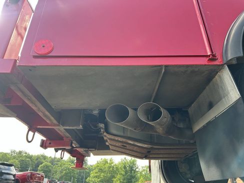 Used 2009 Ford F550 4x4 Regular Cab Super Duty image 63