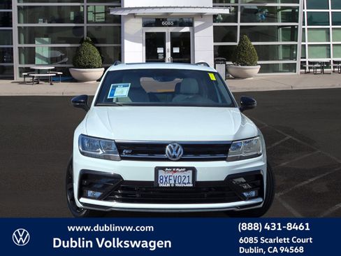 Certified 2021 Volkswagen Tiguan SE image 2