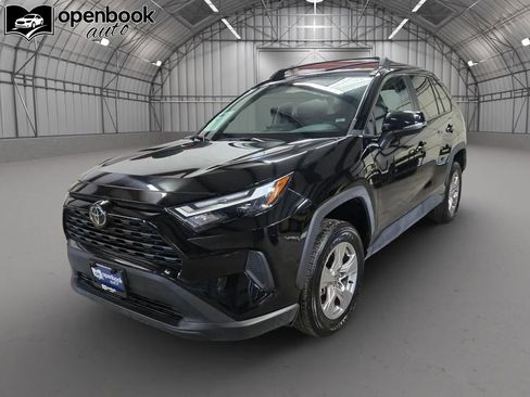 Used 2025 Toyota RAV4 XLE AWD/4WD image 1