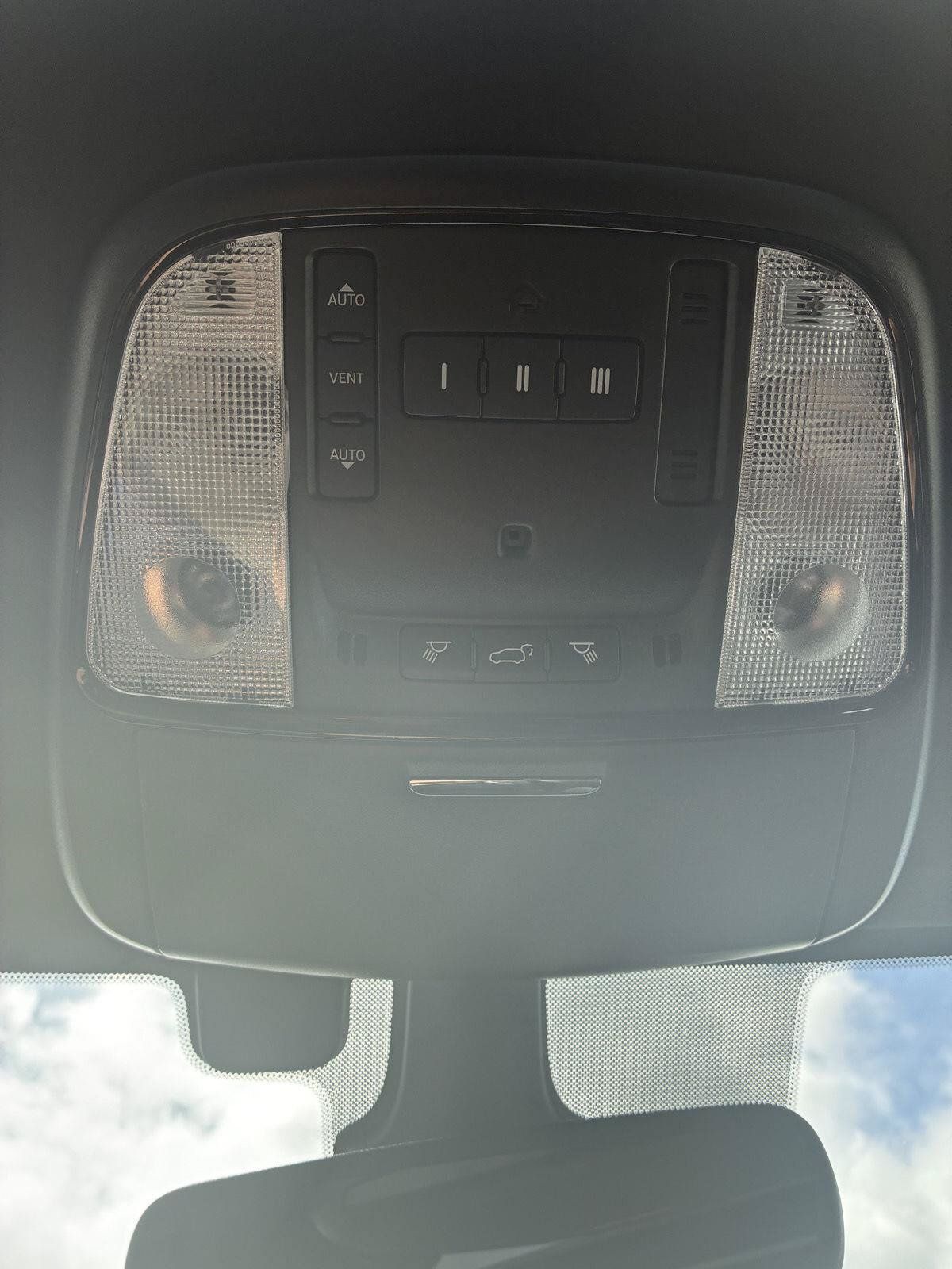Used 2023 Dodge Durango R/T w/ Hemi Orange Plus Package AWD/4WD image 37