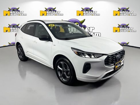 Used 2023 Ford Escape ST-Line w/ Equipment Group 301A AWD/4WD image 3