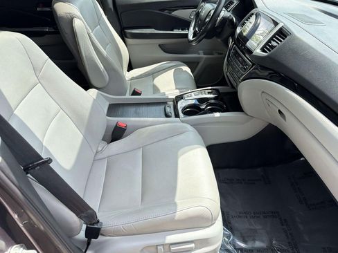 Used 2017 Honda Pilot Touring image 29