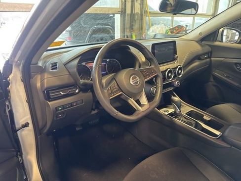 Used 2020 Nissan Sentra SV image 9