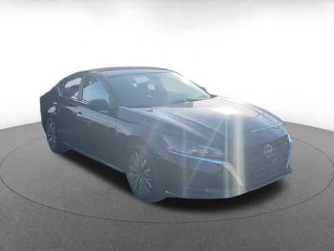 Used 2025 Nissan Altima 2.5 SV image 6