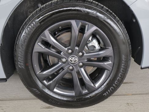 Used 2025 Toyota Sienna XSE w/ XSE Plus Package AWD/4WD image 28
