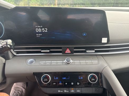 Used 2024 Hyundai Elantra SEL FWD image 9