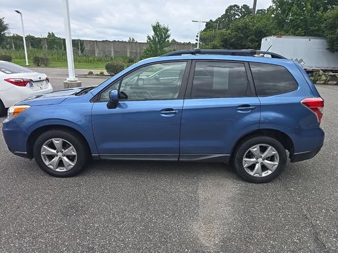 Used 2015 Subaru Forester 2.5i Premium w/ All-Weather Package AWD/4WD image 8