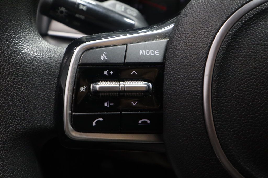Used 2023 Kia Sorento LX FWD image 25