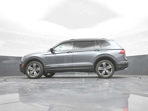Used 2021 Volkswagen Tiguan SEL AWD/4WD image 40