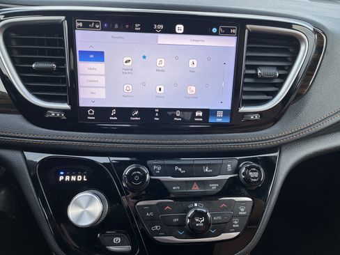 Used 2021 Chrysler Pacifica Pinnacle image 37