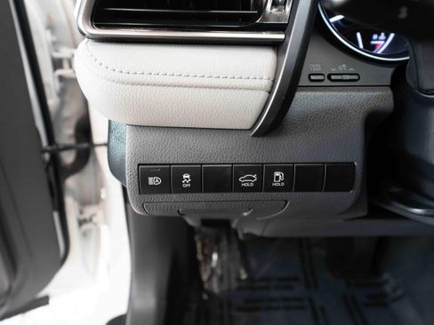 Used 2020 Toyota Camry LE FWD image 11