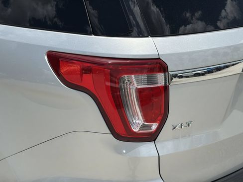 Used 2019 Ford Explorer XLT w/ Equipment Group 201A AWD/4WD image 7